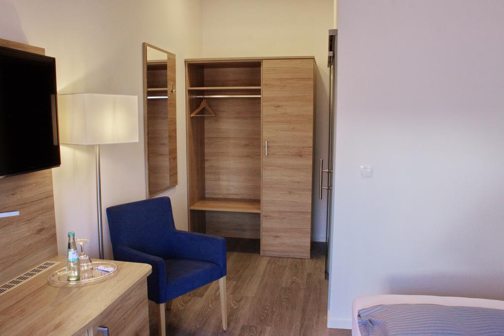 Stichwehs Hotel Am Bahnhof Elze Zewnętrze zdjęcie